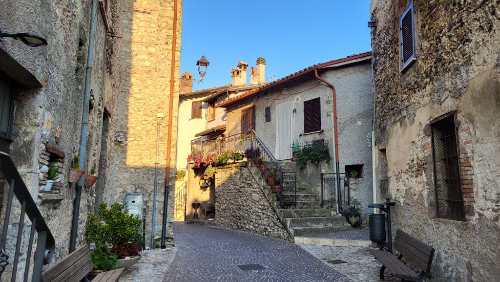 nach dem Auspacken gehen wir auf Erkundungstour um das Dorf