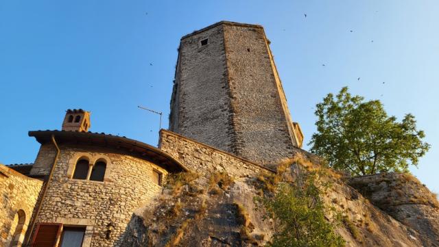die Burg wird 1035 zum ersten Mal in einem Dokument des Klosters Farfa erwähnt