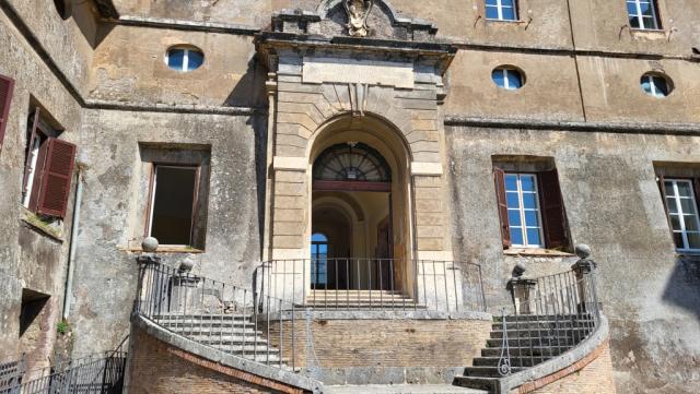 ab 1472 residierte der Kardinalabt Rodrigo Borgia, der spätere Papst Alexander VI, in dieser Burg
