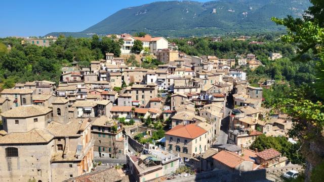 wir blicken in die Altstadt von Subiaco, wo schon der Römische Kaiser Nero, eine eigene prächtige Villa besass...