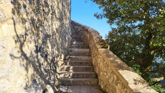 ...eines der ältesten Kloster Italiens. Um das Jahr 500 beschloss der junge Benedikt, als Einsiedler...