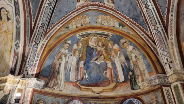 ...bemerkenswert ist das 1228 entstandene Fresko des Franz von Assisi...