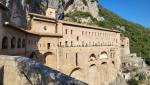 noch erfüllt von den überwältigenden Eindrücken treten wir hinaus aus dem Kloster,...