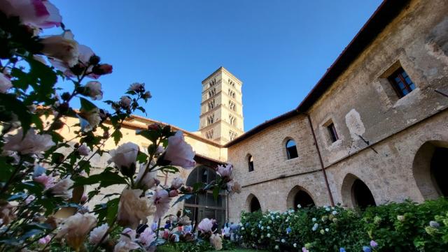 die Kathedrale und das Kloster wurden im Laufe der Zeit erweitert und nach Zerstörungen erneut aufgebaut