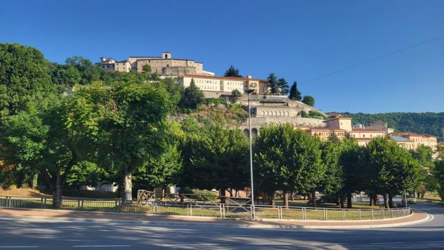 beim verlassen des Hotels, blicken wir auf die Wallfahrtskirche der hl. Rita. Dazu später mehr