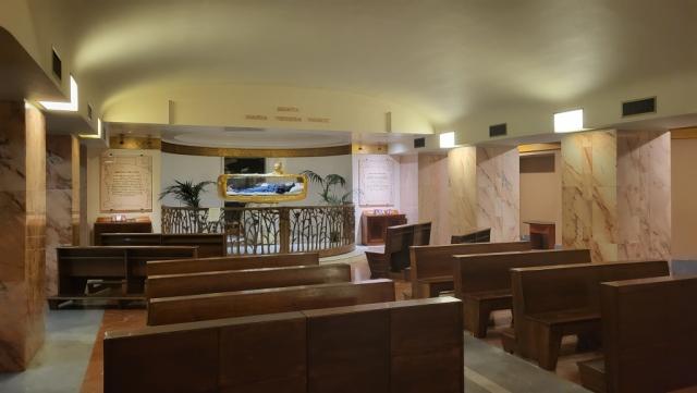 in der Unterkirche der Basilika befindet sich die Grabstätte der seligen Mutter Teresa Fasce...