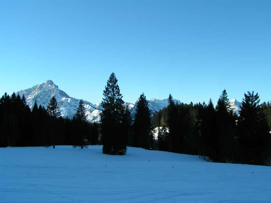 Arvenbühl liegt noch im Schatten