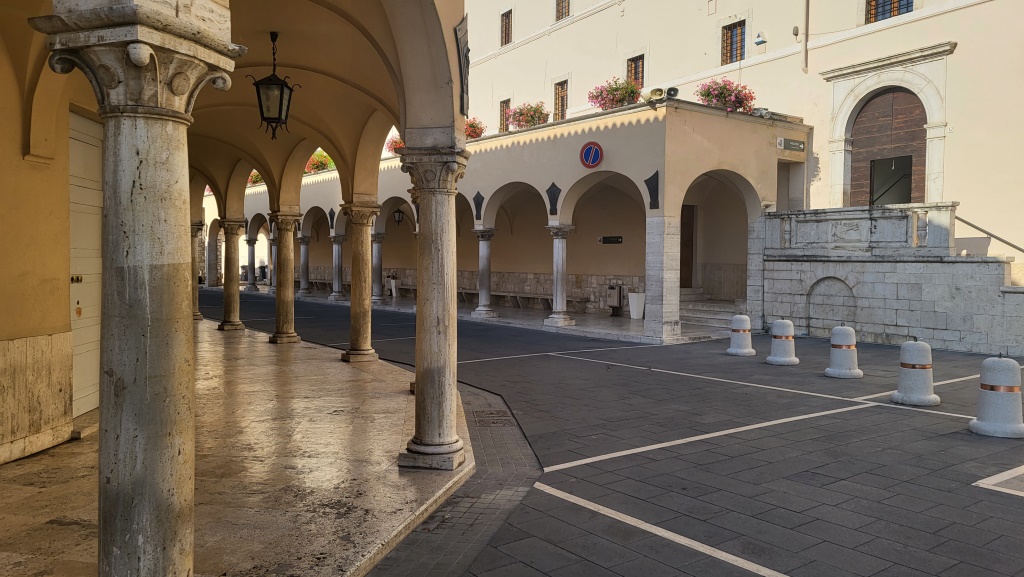 vom Hotel laufen wir direkt zur Wallfahrtskirche der hl. Rita