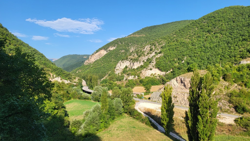 ...in das Flusstal des Corno