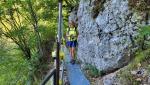 aufwendig restauriert führt uns der Wanderweg, sicher taleinwärts Richtung Roccaporena
