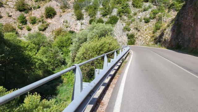 aus diesem Grund müssen wir auf die Strasse die nach Roccaporena führt ausweichen