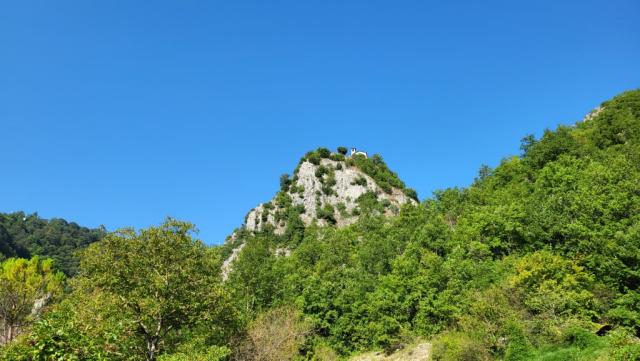 auf dem markantem Gebetsfelsen, ist die 1919 erbaute Kapelle, gut ersichtlich