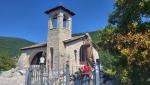 nach endlosen Stufen erreichen wir den den Gipfel des Felsen mit der Kapelle