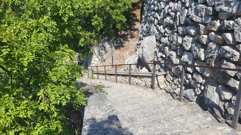 wir verlassen den Gebetsfelsen...