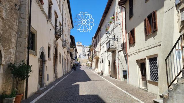 das bezaubernde mittelalterliche Dorf Monteleone di Spoleto mit seinen Adelspaläste