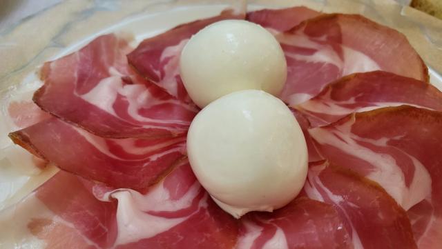 ...geniessen wir zuerst ein Antipasto...