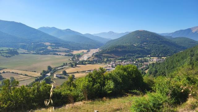 der weitere Wegverlauf über die Ebene Richtung Leonessa ist gut ersichtlich