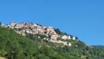 in der Ebene angekommen blicken wir zurück nach Monteleone di Spoleto