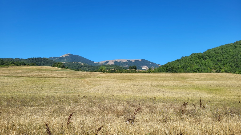 ...und blicken während dem wandern auf die Reatiner Berge