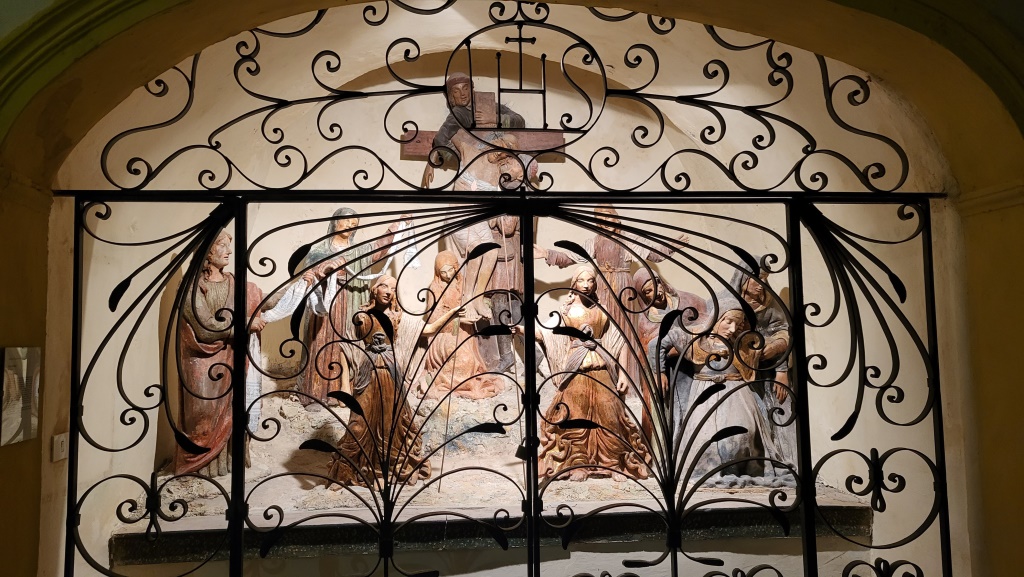 die 14 Kreuzwegstationen Jesu sind Meisterwerke aus Terracotta