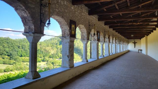 von der Terrasse der nahgelegenen Stiftskirche, geniesst man einen wunderbaren Panoramablick über das Tal