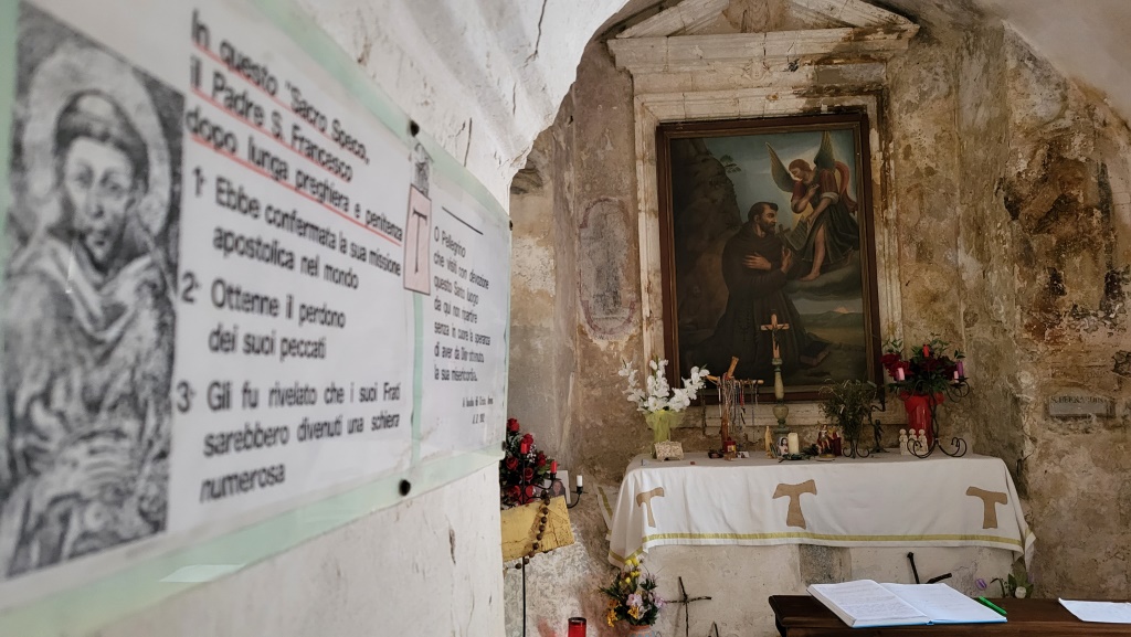auf seiner ständigen Suche nach Gott zog sich Franziskus gerne an hohe und oft unzugängliche Orte zurück...