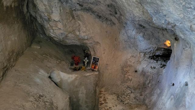 zu Francescos Zeiten war es eine einfache Höhle. Francesco kam des öfteren hier hinauf um zu beten