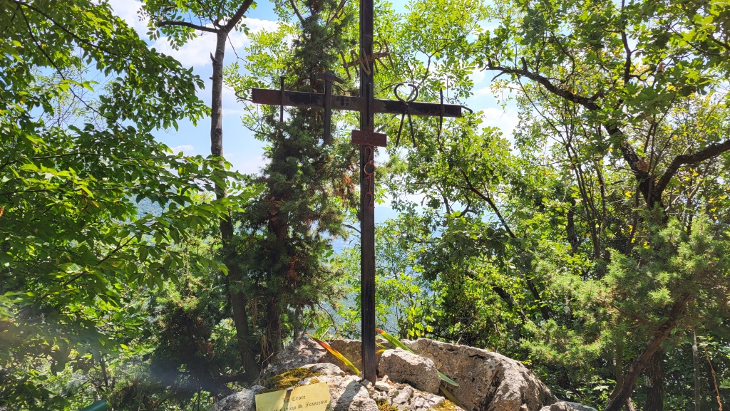 still verlassen wir diesen Ort tiefer Spiritualität und Hingabe
