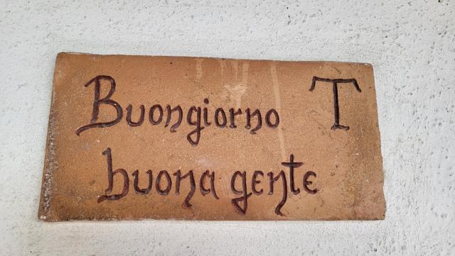der berühmte Gruss Francescos: „Guten Morgen, gute Leute“ Dies sagte er als er 1209 in Poggio Bustone ankam