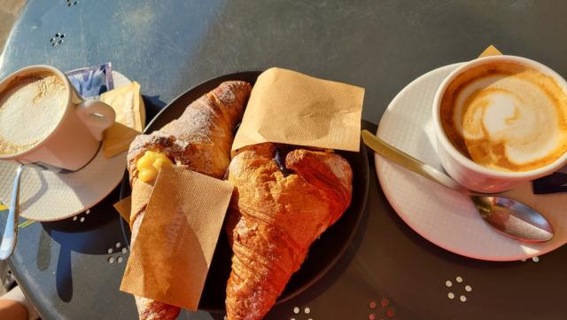 vor dem Start geniessen wir ein Frühstück