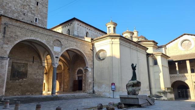 nach dem Frühstück geht es zur Romanischen Kathedrale Santa Maria Assunta 13.Jhr.