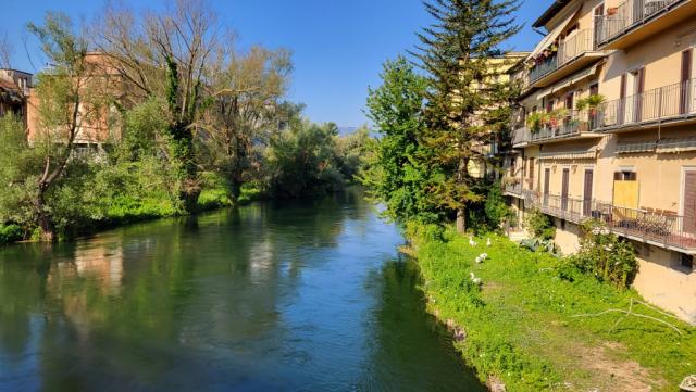 über den Ponte Romano überqueren wir den Velino