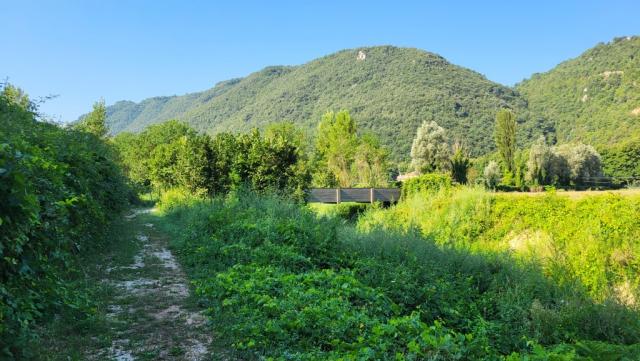 der Cammino führt uns nun geradeaus weiter in das Tal des Flusses Turano