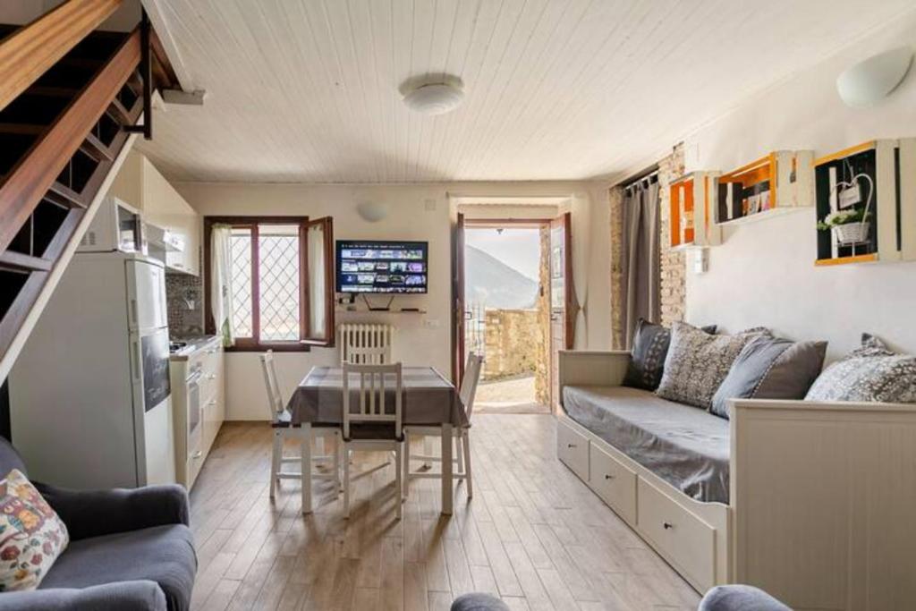 ...zur Wohnung Casa Vacanze Vista Lago zurückgefahren