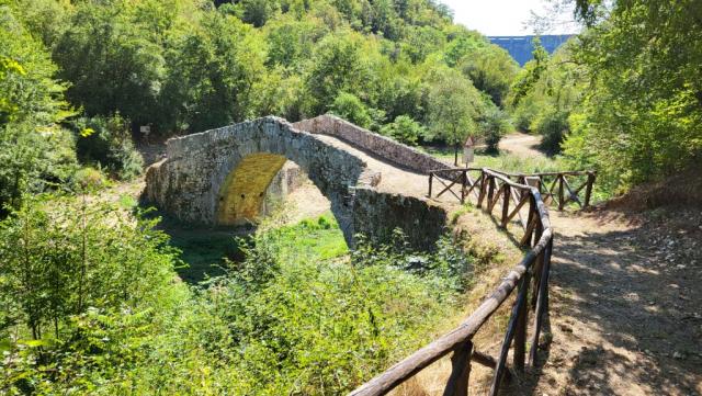 ...das über eine ehemalige Römerbrücke überquert wird
