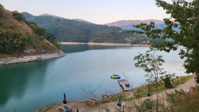 der Weg führt uns hinunter zum Lago Lago del Turano