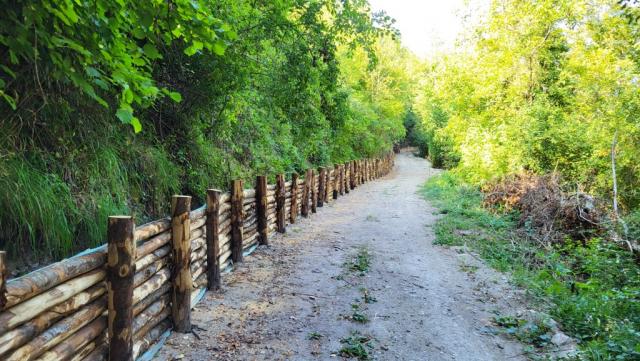 über ein neu erstellter Wanderweg, verlassen wir Pozzaglia Sabina