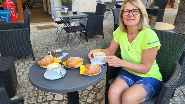 vor dem Start stärken wir uns mit einem Frühstück