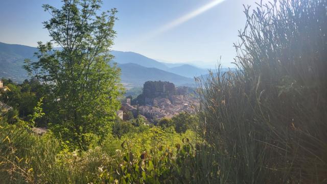 der Pfad steigt kräftig an und wir geniessen den Blick auf Orvinio