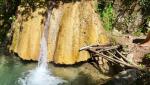 beim kleinen Wasserfall
