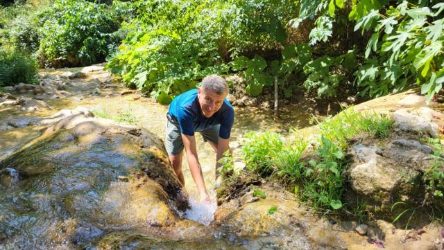 wir geniessen das kühle Wasser