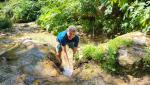 wir geniessen das kühle Wasser