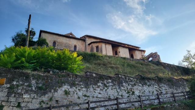 kurz vor Subiaco erreichen wir das 1327 erbaute Kloster San Francesco mit seinen gotisch‑römischen Elementen