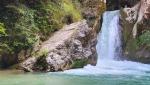 ...das von einem kleinen Wasserfall mit herrlich klarem Wasser gespeist wird erreichen