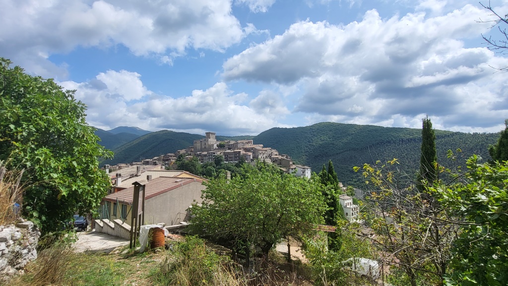 durch die Porta Napoletana geht es durch die Stadtmauer ins historische und malerische Zentrum