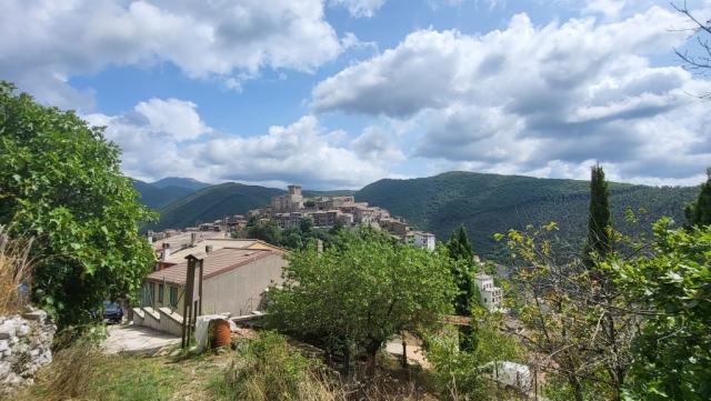 durch die Porta Napoletana geht es durch die Stadtmauer ins historische und malerische Zentrum