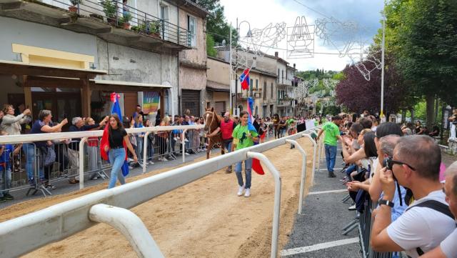 ...Pferderennen „Palio di Trevi nel Lazio“ statt