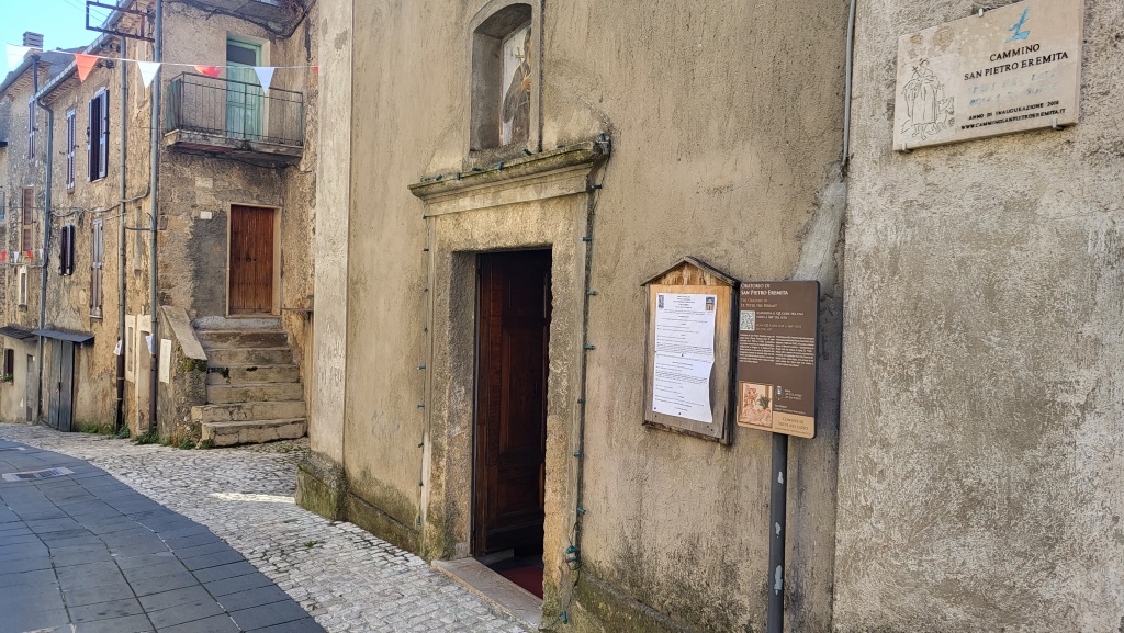 bei der Kirche des hl. Petrus des Eremiten. Sie wurde an der Stelle erbaut wo der Heilige 1052 starb