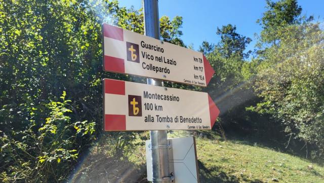 kurz danach ein Meilenstein auf unserer Reise. Ab hier sind es noch 100 km bis Monte Cassino und zum Grab