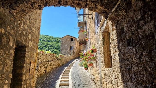Guarcino ist bekannt wegen den Amaretti. Ende Juli findet jeweils ein Amaretti Fest statt